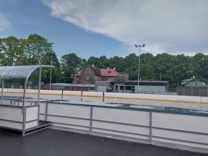 open-air ice hockey rink