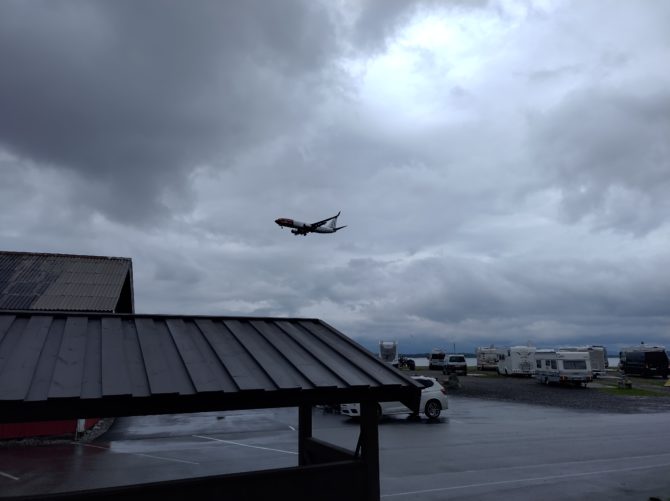 Airplanes landing and sarting over the camping