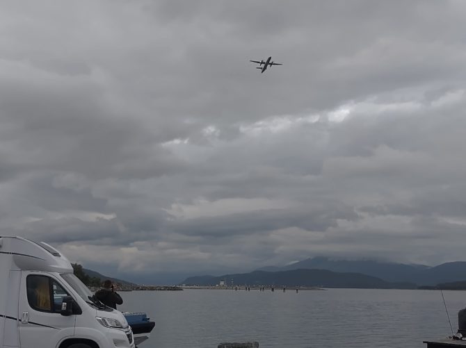 Airplanes landing and sarting over the camping